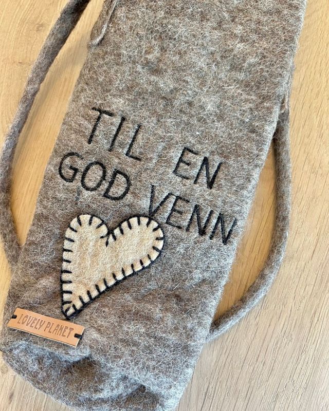 Vinpose Grå